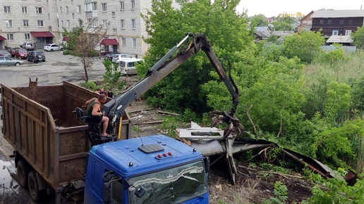 Ломают и сносят несанкционированные гаражи