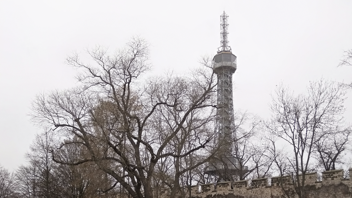 Вид на Петршинскую башню. Прага