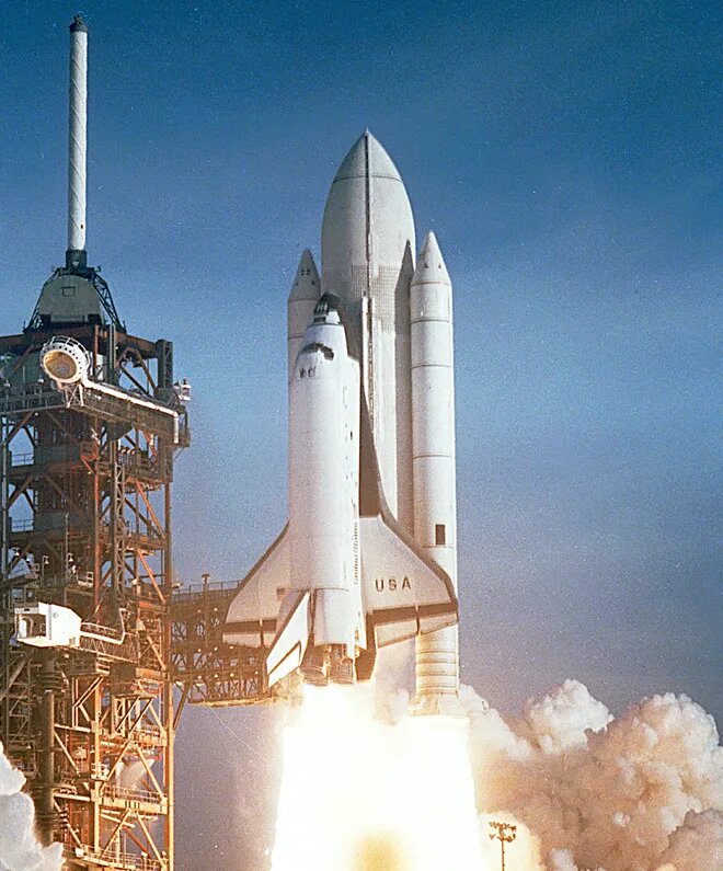 Первый старт космического челнока "Колумбия" - 12 апреля 1981 г. (Фото НАСА).