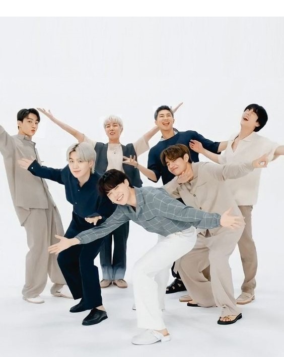 Да что мы ... вот Бан Шихёк улыбается ... особенно утром