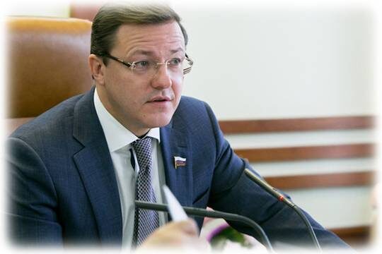    Дмитрий Азаров рискует потерять больше, чем кресло губернатора