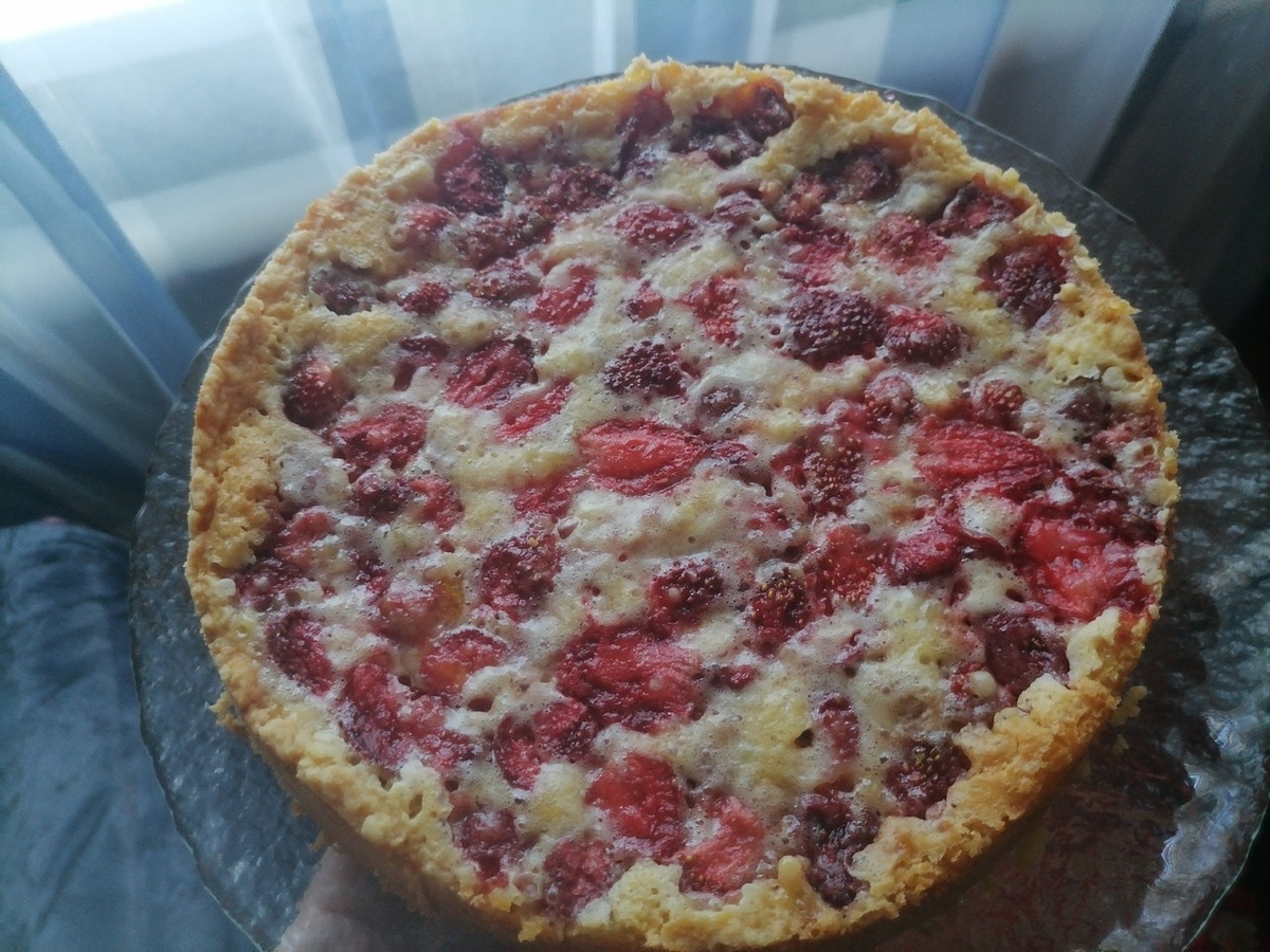 Это пирог, который я испекла в выходной. Заметьте разницу. Почти шедевр!