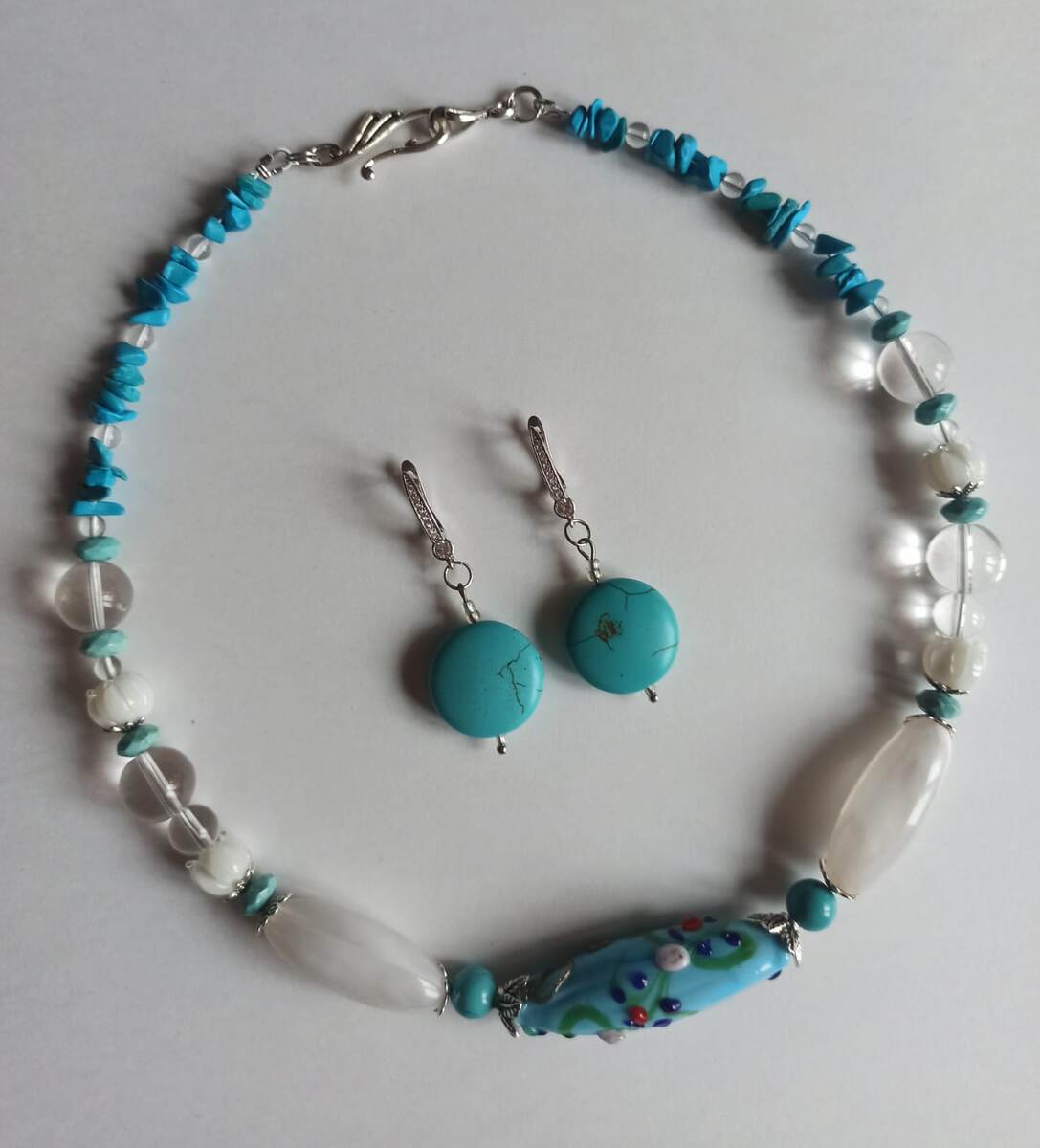 Бусы бирюза, горный хрусталь, лэмпворк. Серьги - бирюза. 