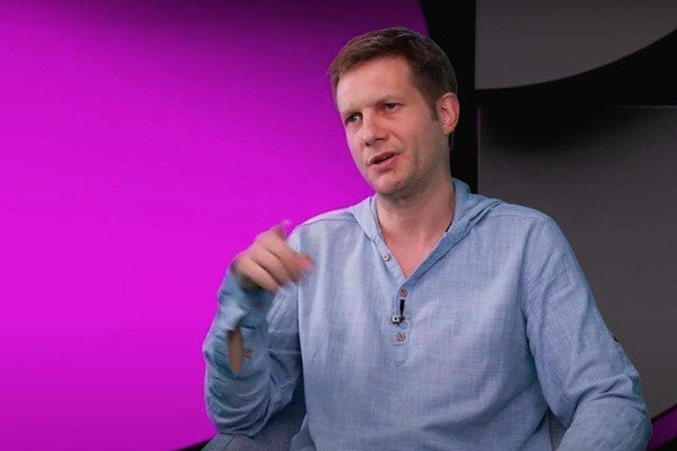    Сейчас Борис практически полностью оглох