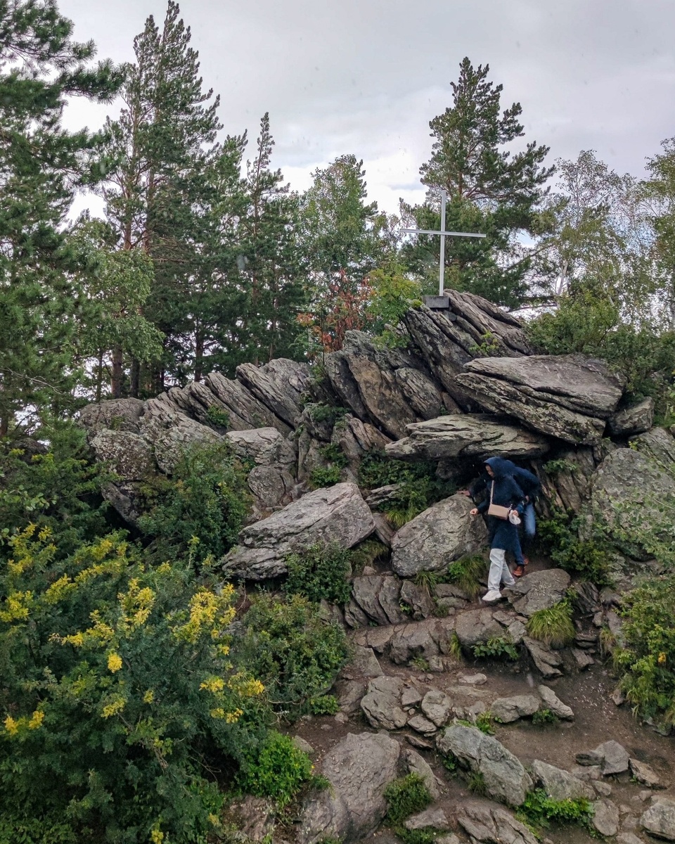 рядом со смотровой площадкой на горе Церковка