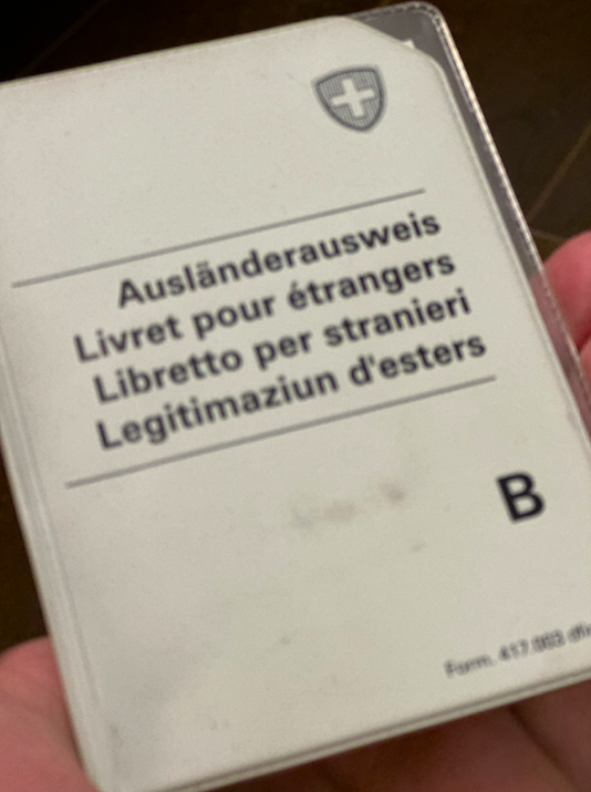 Недавно нашел в документах - мое "удостоврение иностранца" в Швейцарии:)