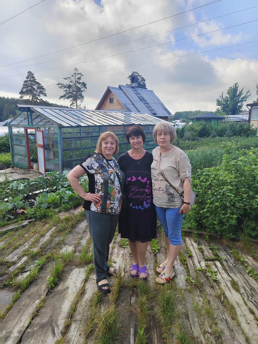 Мои подруги и вид на мой сад)