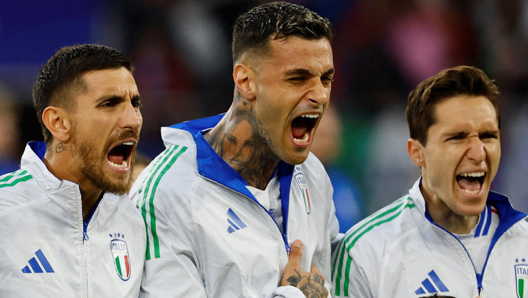    Джанлука Скамакка (в центре). Reuters