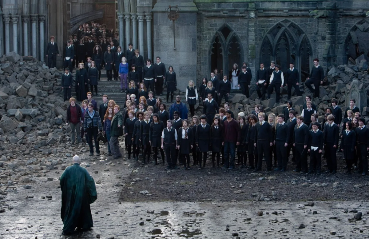 Кульминационным моментом Битвы за Хогвартс стала дуэль между Гарри и Волдемортом, из которой Избранный вышел победителем.