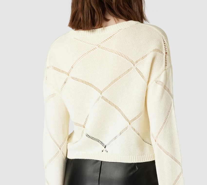 Стильный свитер. Фото источник: интернет-магазин.