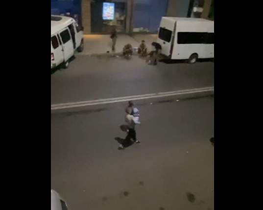  Два дагестанских мальчика носили воду силовикам во время терактов. 