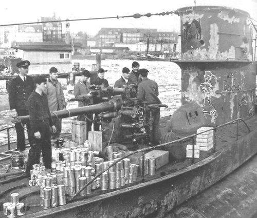 U-48 на погрузке припасов