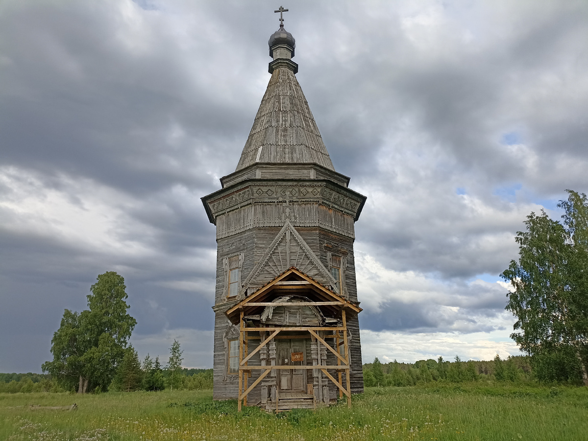 Сретено-Михайловская церковь в урочище Красная Ляга