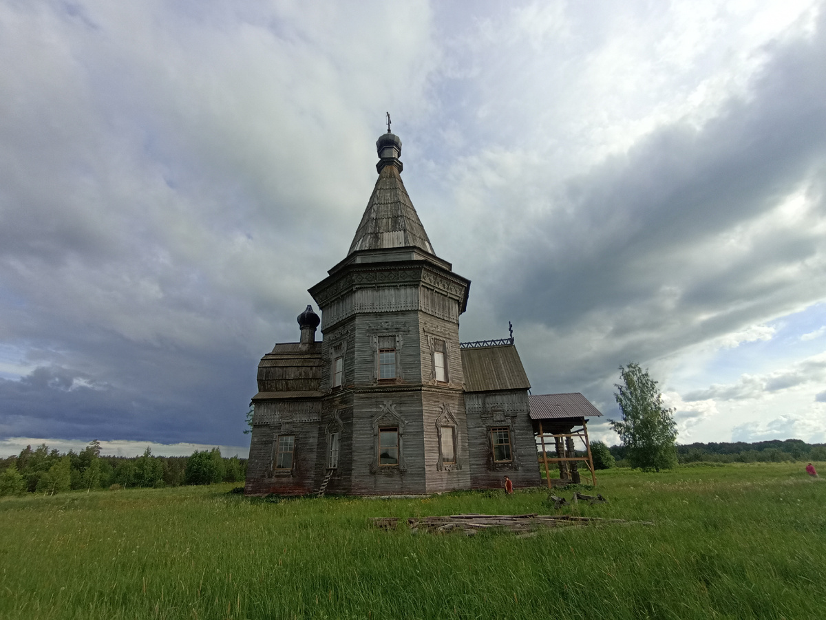 Сретено-Михайловская церковь в урочище Красная Ляга