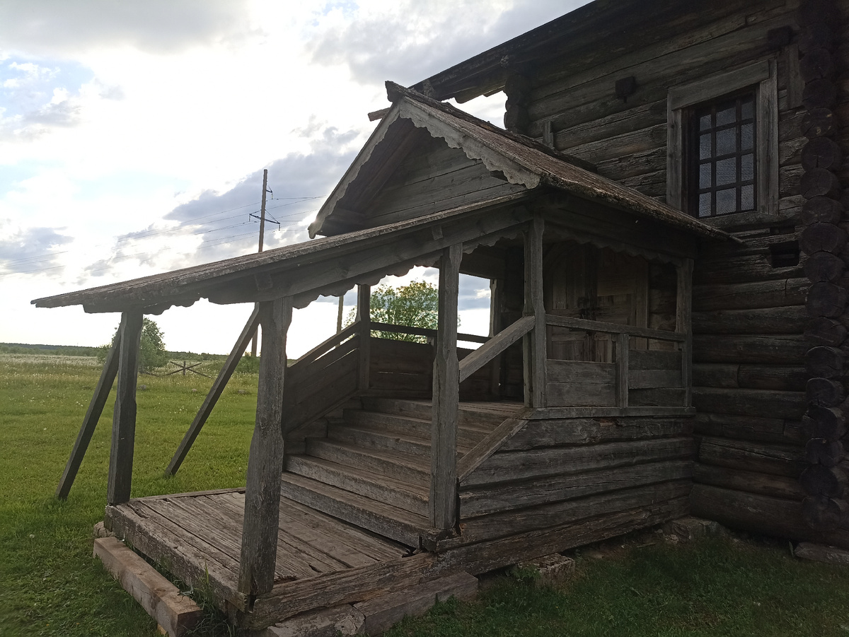 Крыльцо церкви
