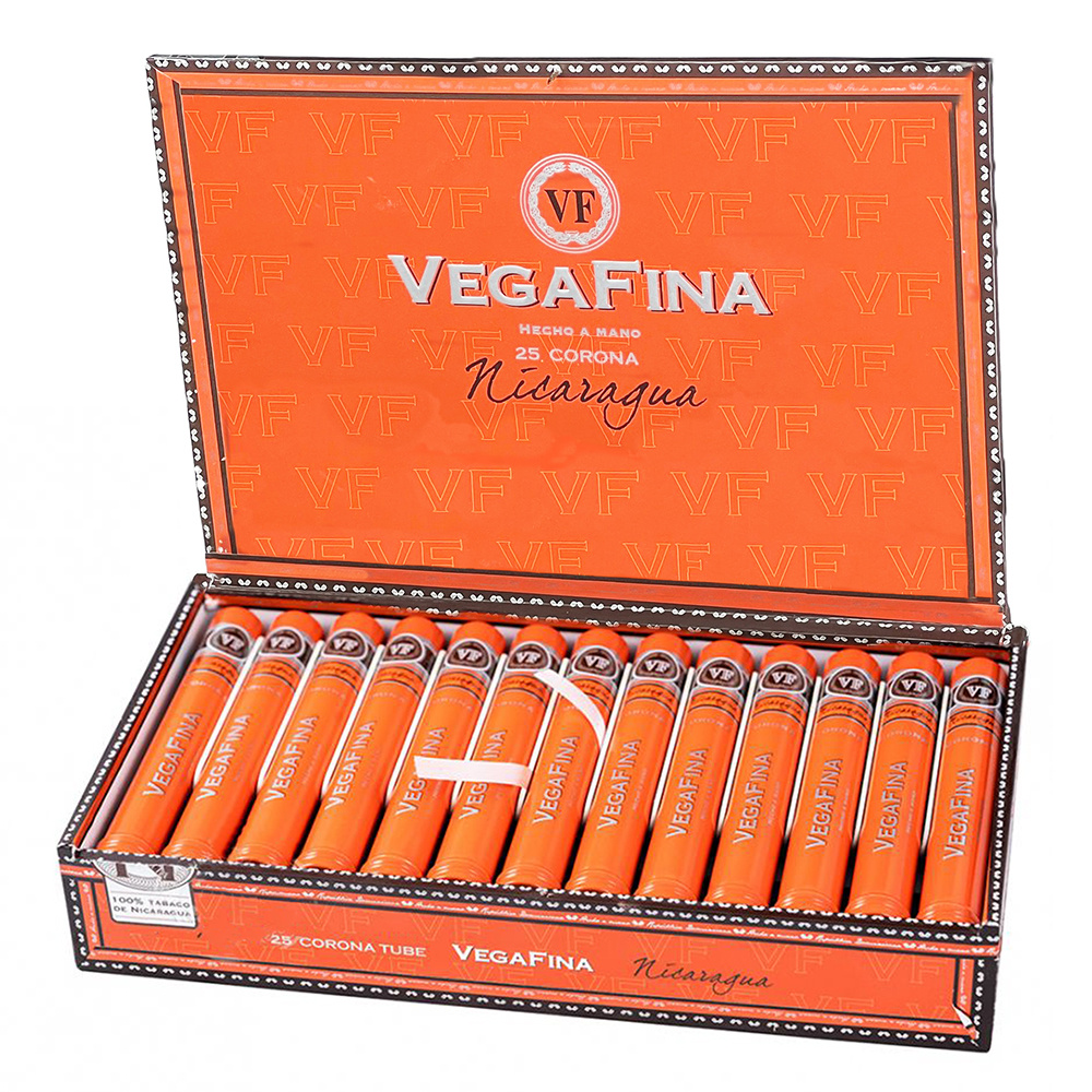 Сигара VegaFina Nicaragua Corona — сигара средней крепости с интенсивным ароматом и богатым бархатистым вкусом. Используемые табаки собираются в двух лучших регионах выращивания Никарагуа: Халапа и Эстели. После выдержки более четырех лет эти табаки придают сигарам Vega Fina Nicaragua пряный вкус со сложными ароматами древесины, кофе, орехов и нотками жареного.
Дизайн выполнен в оранжево-коричневых тонах и четко выделяется на фоне бело-серого или черно-серого дизайна других серий VegaFina.
Cigar Aficionado присвоил VegaFina Nicaragua Corona оценку 88 баллов.
