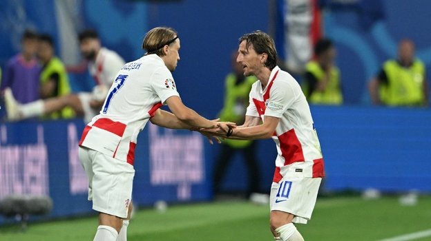    Ловро Майер выходит на замену Луки Модрича. Reuters