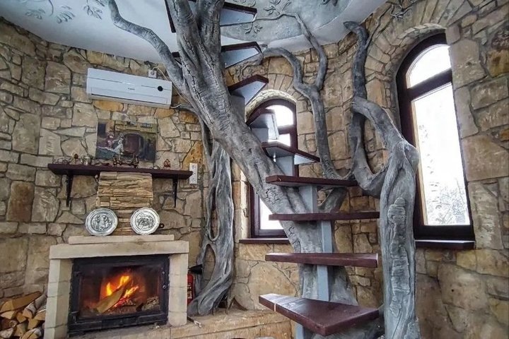 Когда в башне, состоящей из двух каменных и одного деревянного яруса, было все готово, говорит Латыпов, и ее стали снимать для отдыха, возникли проблемы. скрин сайта "Башня в Царицыно"