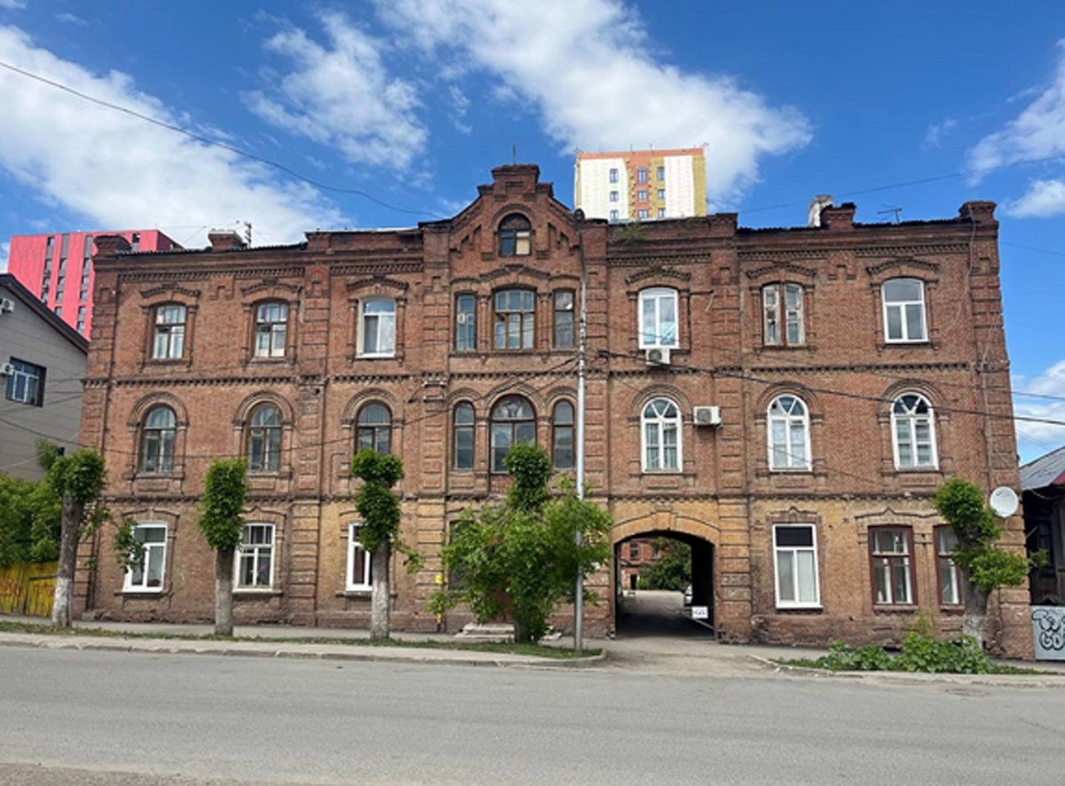 Дом был построен в 1913 году купцом Савельевым. Фото: Самира АБДУРАШИТОВА