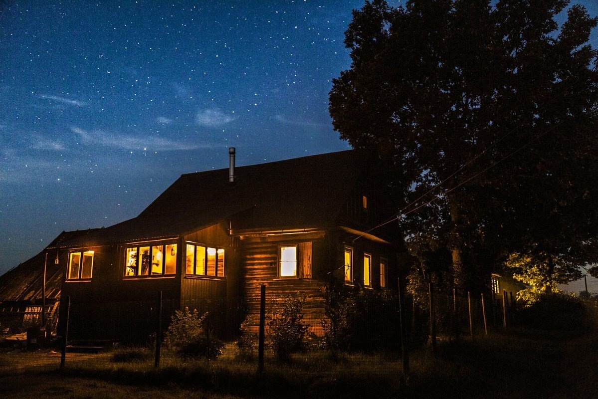 Вот и мой родной домик. Ждёт меня... 