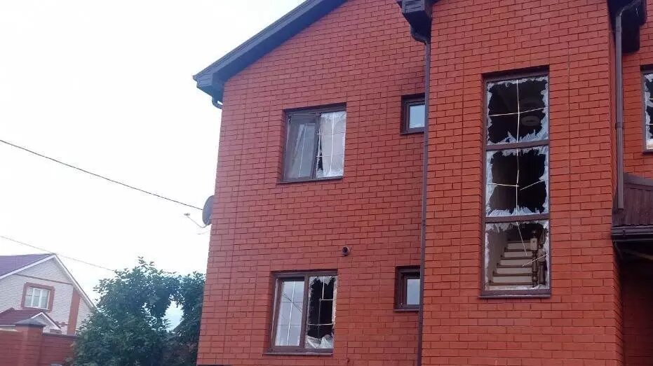 Жительница Строителя и мужчина из села Быковка, получили ранения. Фото: Вячеслав Гладков, тг-канал