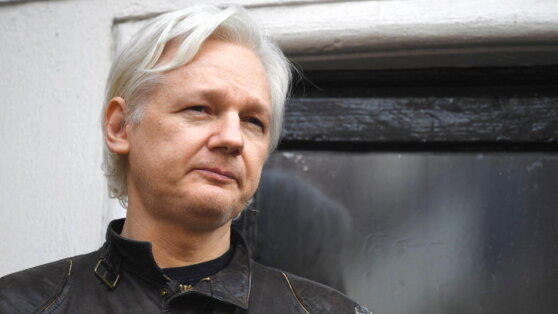    Ассанжа освободили из британской тюрьмы Егор Гордеев