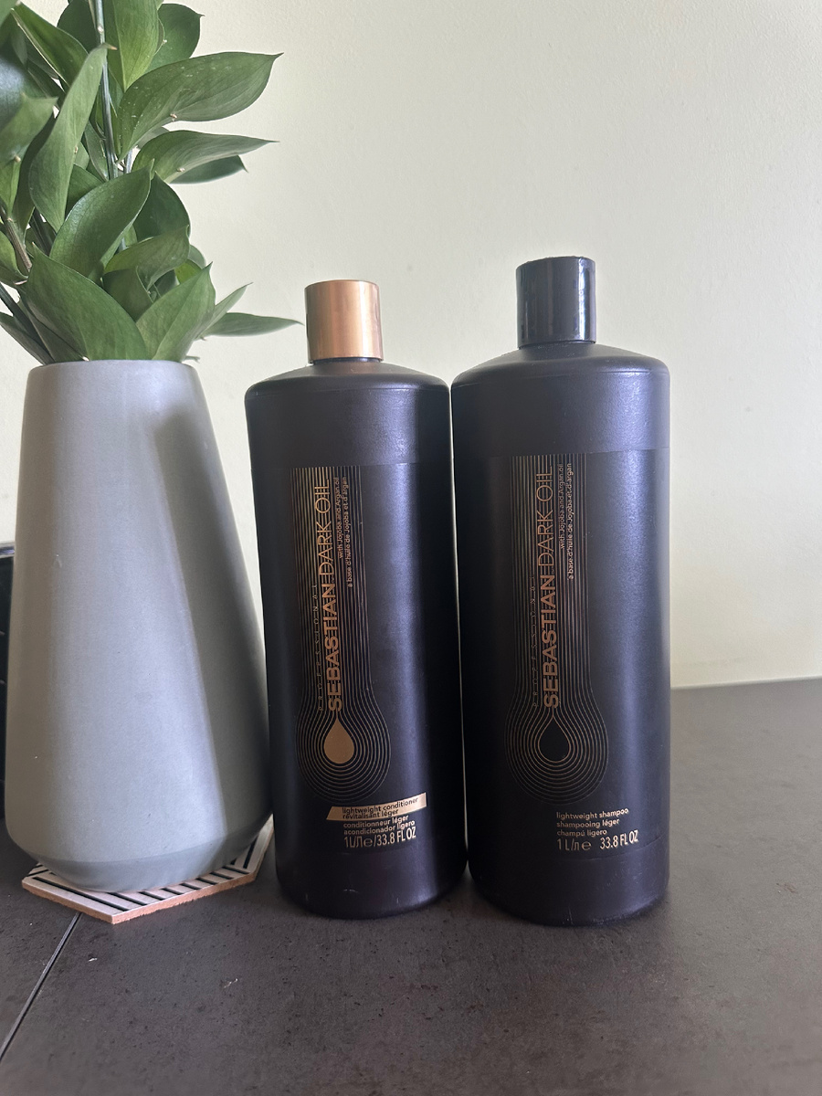 Это шампунь и бальзам марки Sebastian Dark oil.  У этой  парочки просто волшебный аромат и очень экономичный расход.