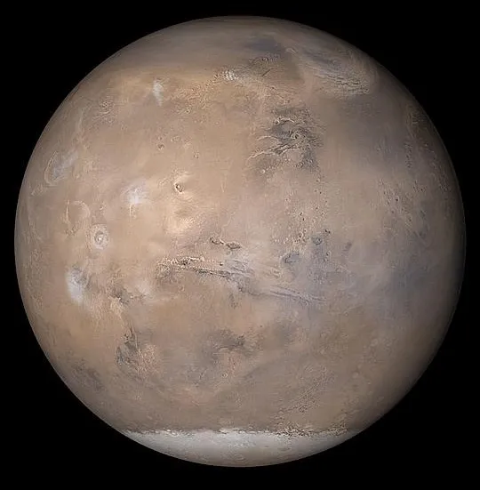 Марс и Земля когда-то не сильно отличались друг от друга. Скрывает ли красная планета новую палеонтологическую площадку? Фото: NASA.