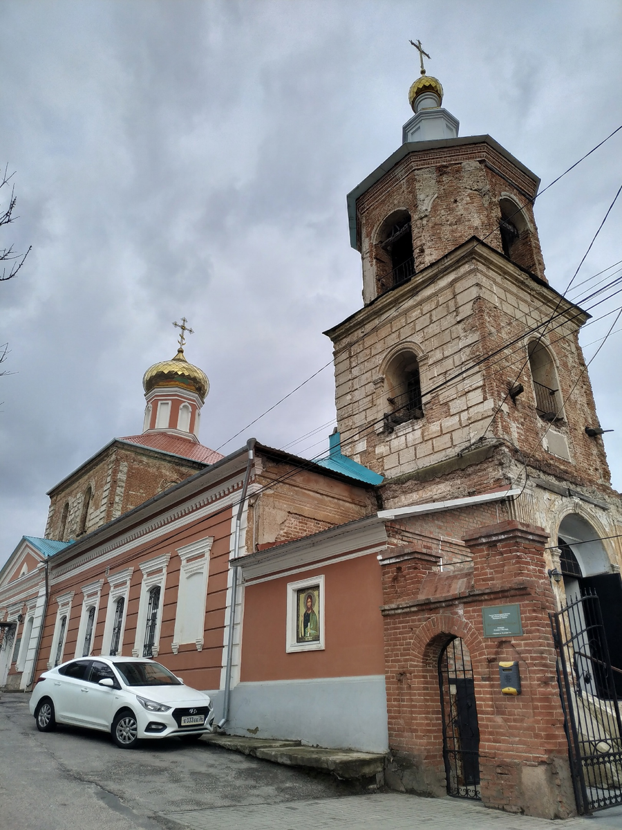 Храм Богоявления Господня 1763 года постройки на улице 25 октября 22.04.2023. © Фотограф Семененко А. А. Ссылка обязательна.