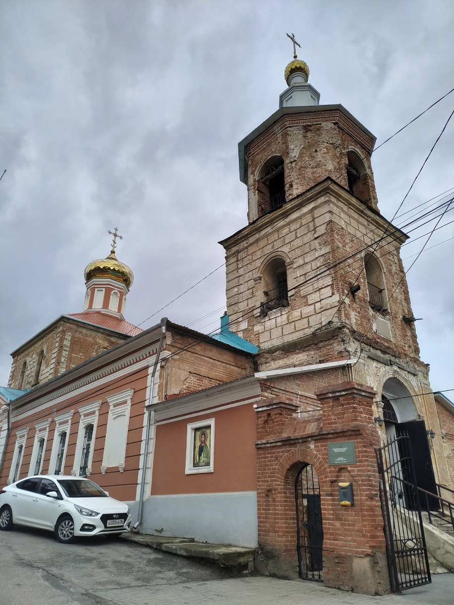 Храм Богоявления Господня 1763 года постройки на улице 25 октября 22.04.2023. © Фотограф Семененко А. А. Ссылка обязательна.