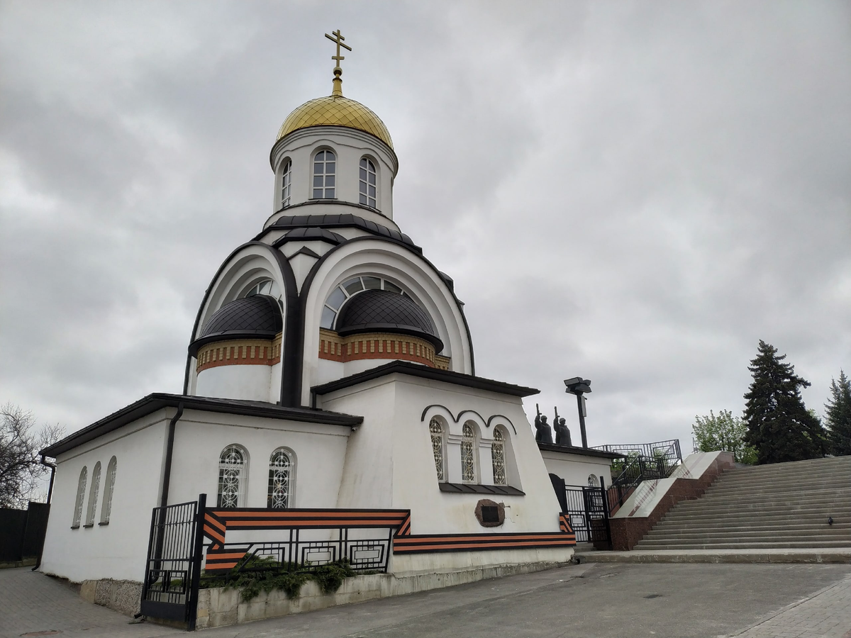 Храм–часовня св.благоверного князя Дмитрия Донского на Чижовском Плацдарме 01.05.2023. © Фотограф Семененко А. А. Ссылка обязательна.