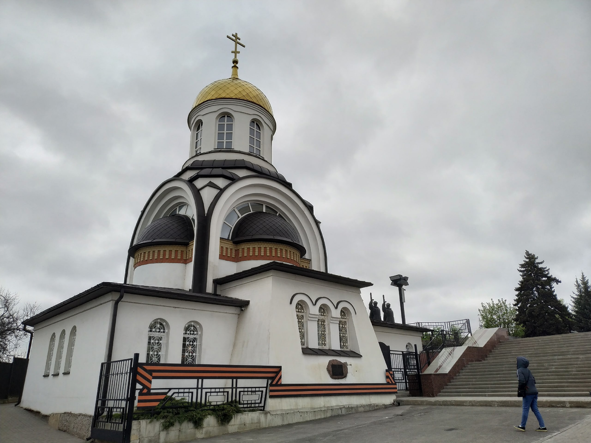 Храм–часовня св.благоверного князя Дмитрия Донского на Чижовском Плацдарме 01.05.2023. © Фотограф Семененко А. А. Ссылка обязательна.