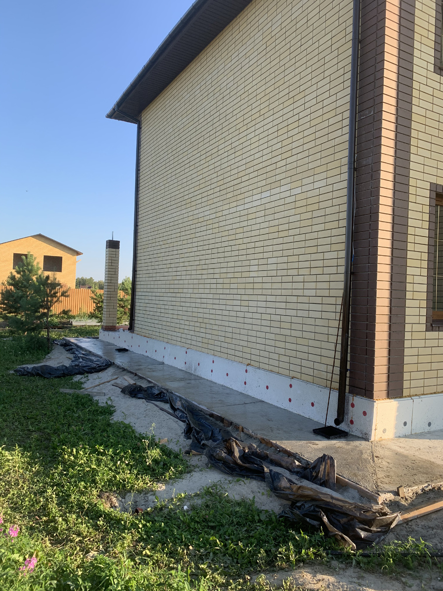 Отмостка частного дома круглогодичного проживания