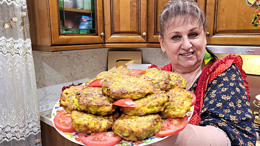 Натрите 2 кабачка и добавьте немного....Быстрый завтрак за 20 минут.