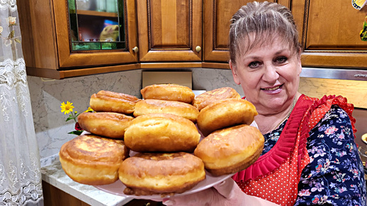 Пышные, вкусные оладьи на кефире! Без дрожжей. Вдвойне вкуснее с начинкой.