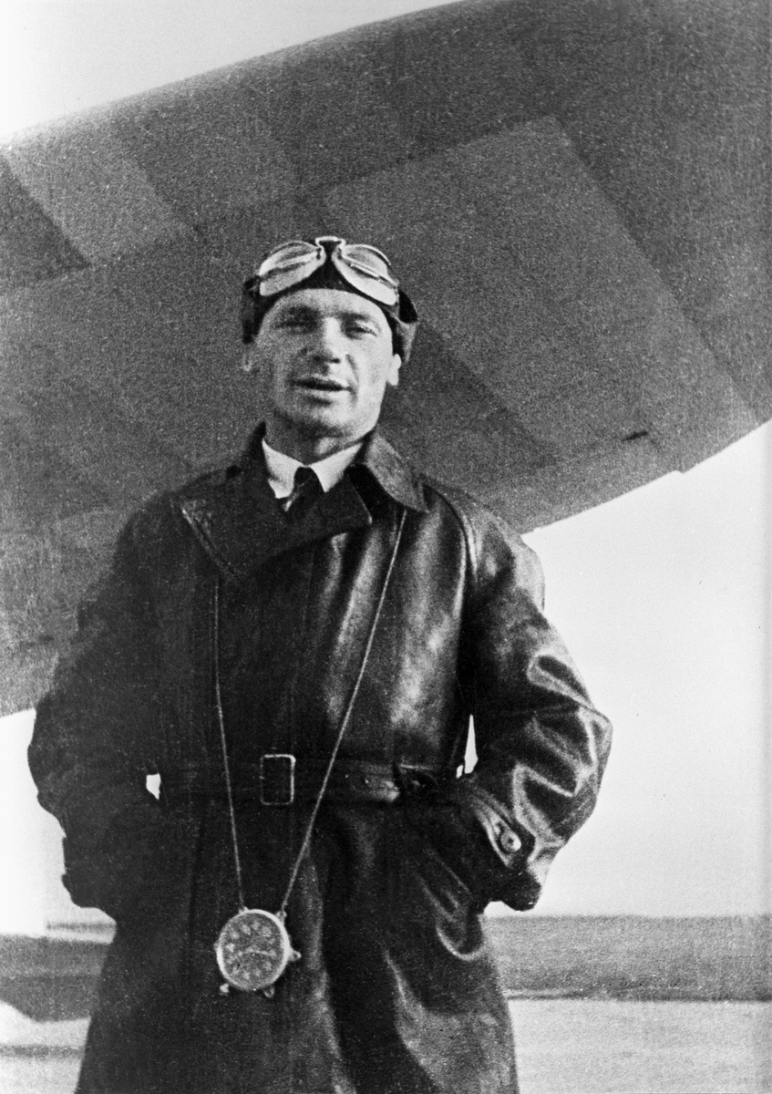    По окончании учёбы в Ленинграде Коккинаки ещё два года проходил обучение в 2-й военной школе лётчиков в Борисоглебске, а затем служил в 11-й авиаэскадрилье. Оценив трудолюбие и способности Коккинаки, командование предложило ему стать испытателем авиатехники / РИА Новости / Иван Шагин