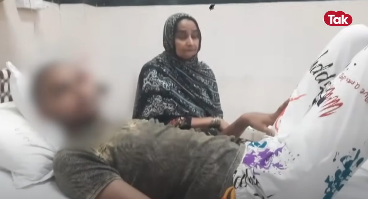 Грустная мать рядом с кроватью теперь дочери. А может - она и есть заказчик!?