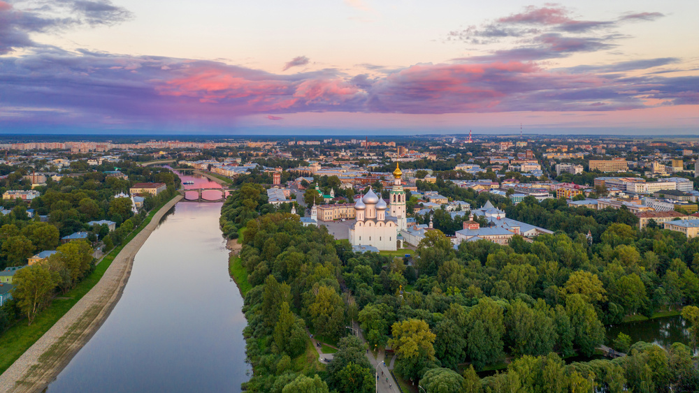 Кружевной Троцкий, корова Маслёна и памятник букве «О». Собрали в этой статье все главные достопримечательности Вологды и её окрестностей, которые можно успеть посетить за выходные.