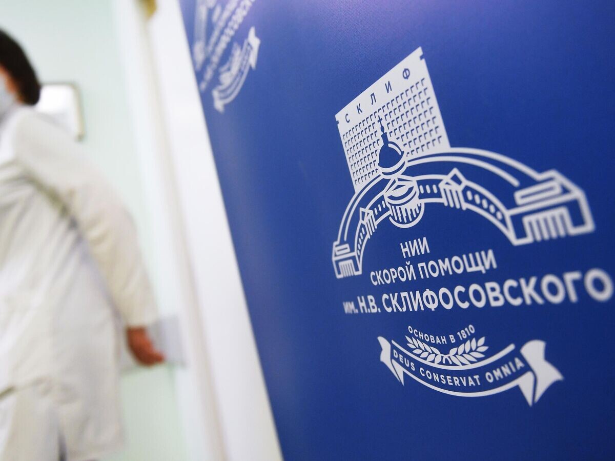    Медицинский работник в центре радиохирургии НИИ СП имени Н. В. Склифосовского© РИА Новости / Кирилл Каллиников