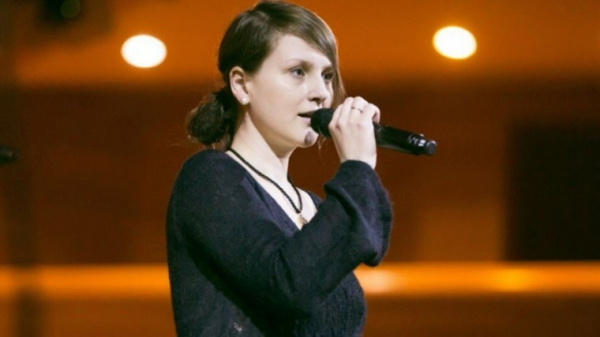    Певица Юлия Бужилова