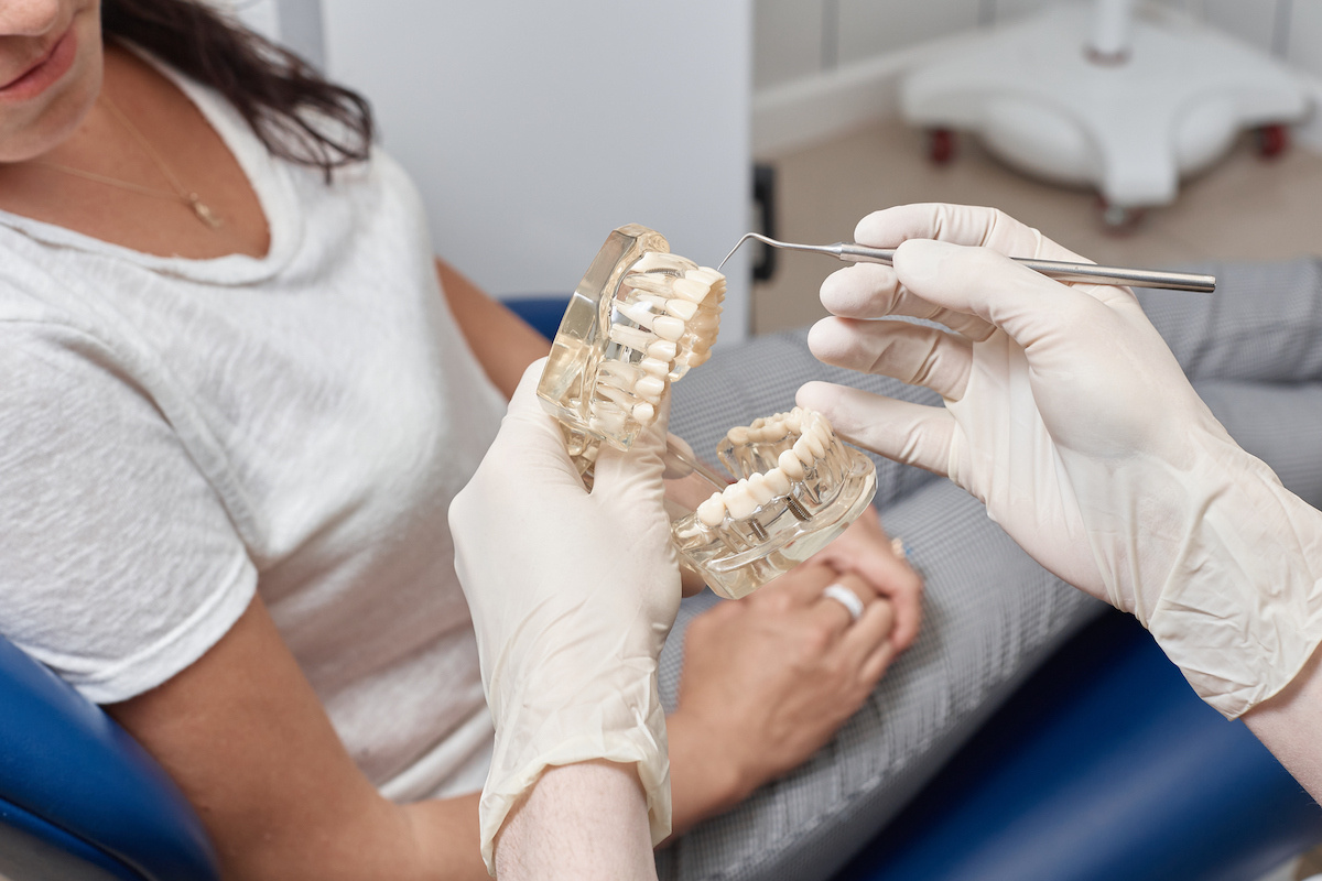 Коронки из металлокерамики или диоксида циркония в Дентру