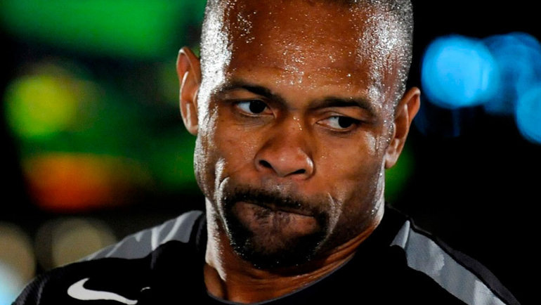    Рой Джонс — младший. Соцсети