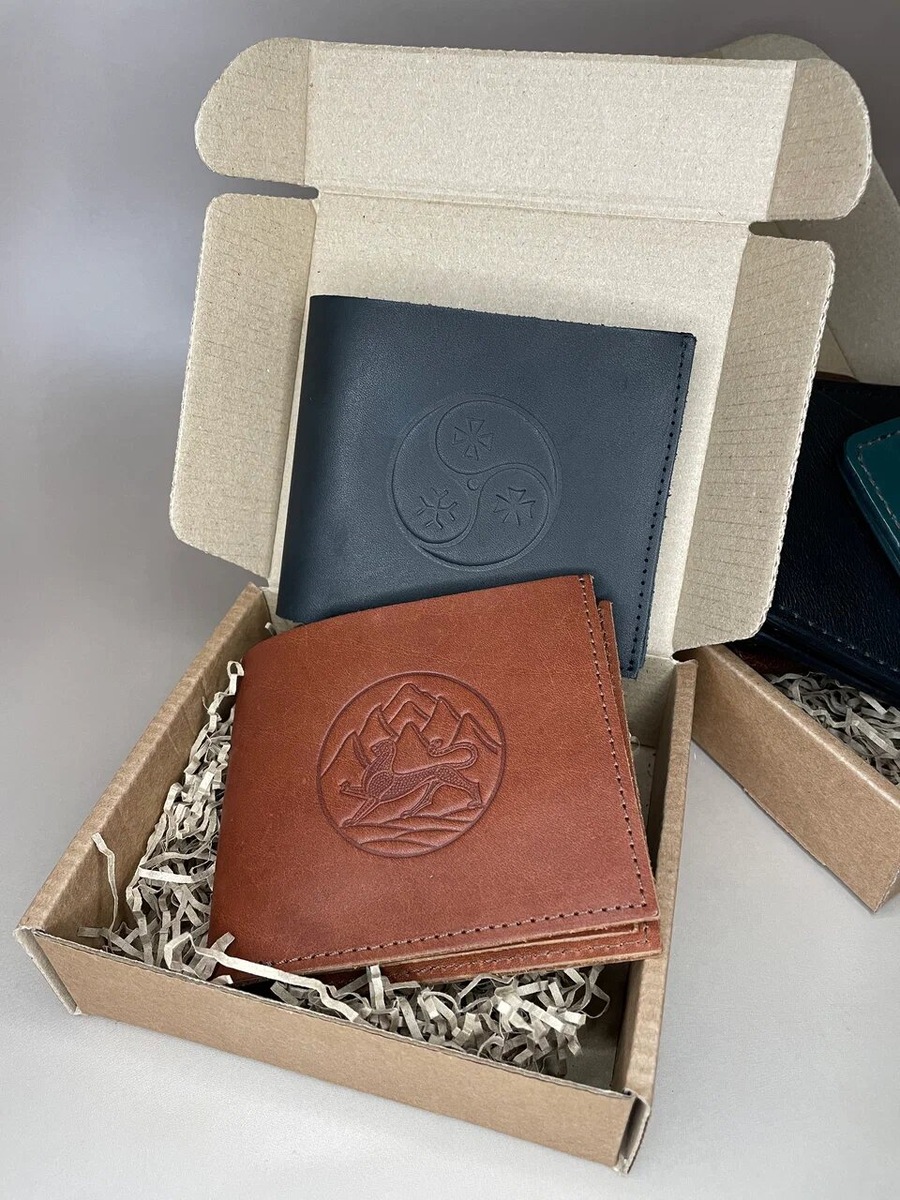 Кожаные изделия продаются уже в подарочной упаковке. Фото: Алика Б. / Яндекс Карты