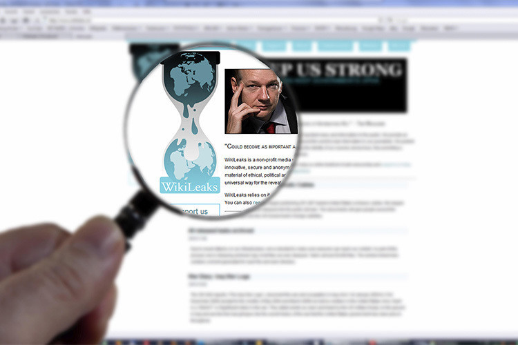 Поводом для разбирательства стала публикация в 2010 году на сайте Wikileaks материалов Госдепартамента и минобороны США, а именно — сведения о военных операциях в Ираке и Афганистане, дипломатическая переписка и данные о прослушивании Агентством национальной безопасности США телефонных разговоров лидеров нескольких стран 
Фото: © Martin Moxter/imageBROKER.com/ www.globallookpress.com