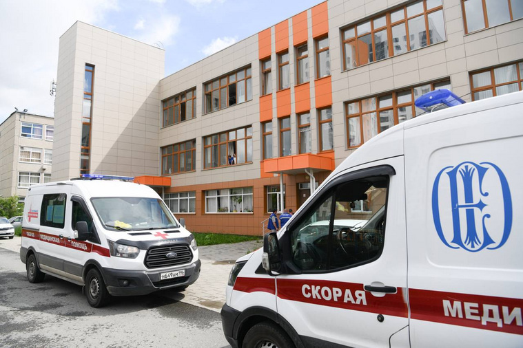    К месту происшествия приехали медики