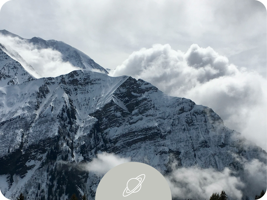 Маха-Транзиты — это длительные и мощные транзиты крупных планет, которые могут вызвать значительные изменения в вашей жизни. Узнайте, как эти периоды могут повлиять на вашу карьеру, отношения, здоровье и духовное развитие. Понимание и подготовка к этим транзитам помогут вам использовать их в свою пользу. Получите годовой астрологический прогноз, чтобы быть готовым к предстоящим изменениям и избежать неожиданных трудностей.