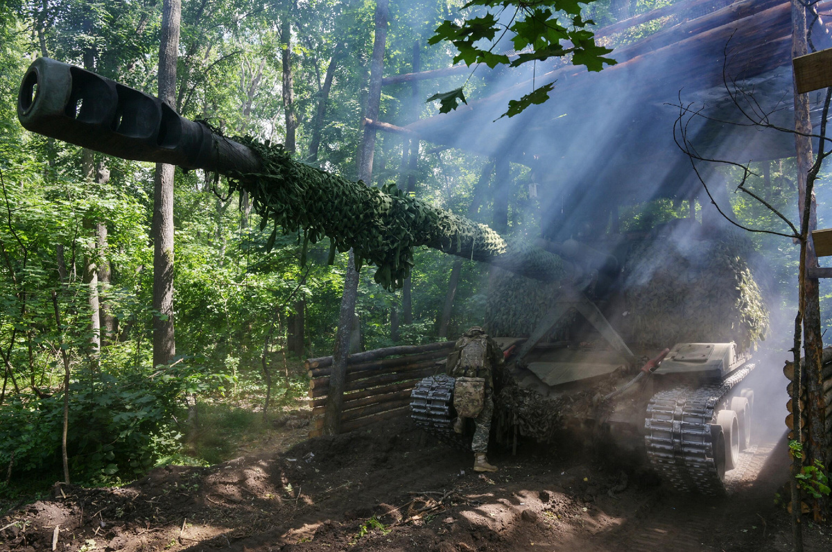 Гаубица "Мста-С" ВС РФ на боевой позиции в зоне СВО © Sputnik/Евгений Биятов