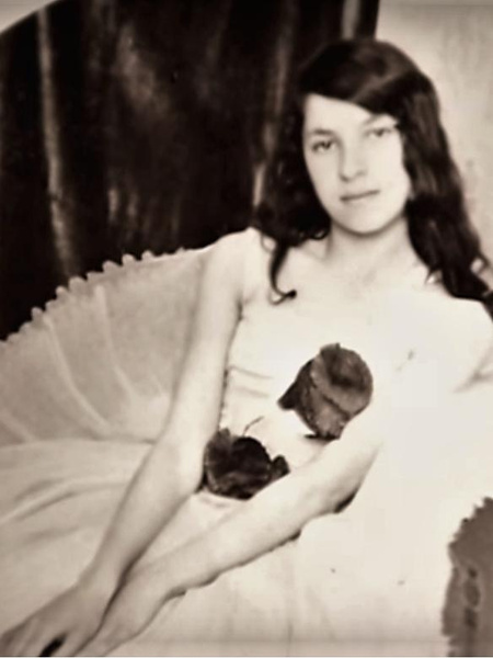 15-летняя Агния Барто в балетной пачке