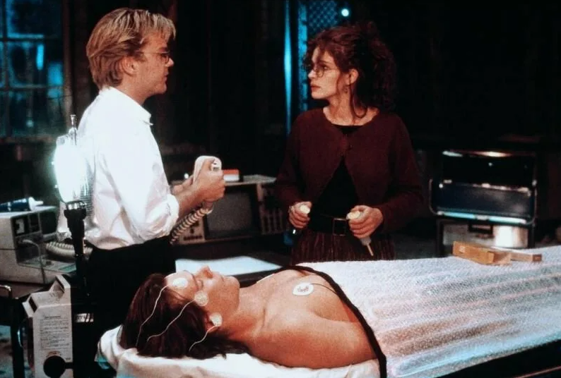 Кадр из фильма "Коматозники" (1990)