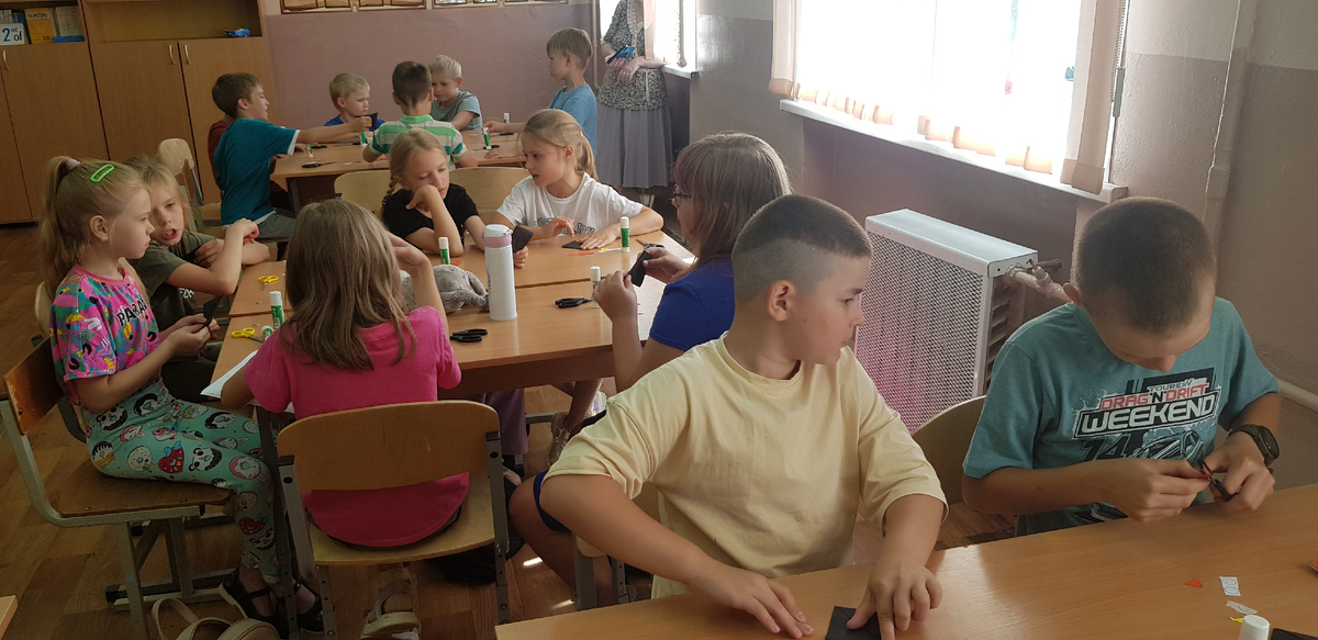 Сегодня сотрудники областной библиотеки им. А. Т. Твардовского провели игровую программу «Волшебное подземелье»  для ребят из школы № 38, посещающих летнюю площадку.